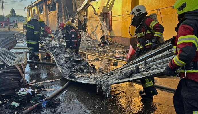 У Харкові російський дрон влучив у меблевий магазин: 6 поранених