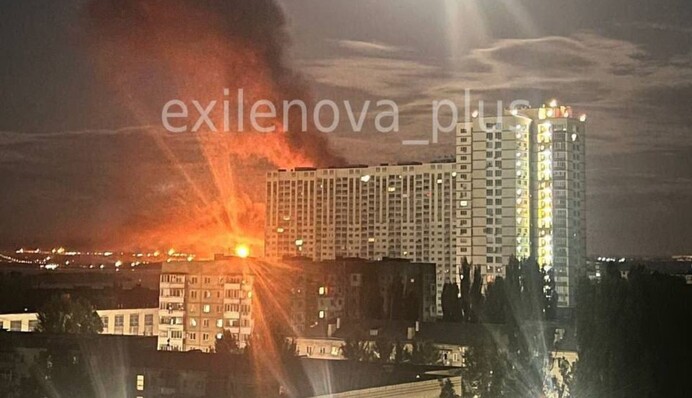 У Саратові після атаки дронів спалахнула пожежа на підприємстві