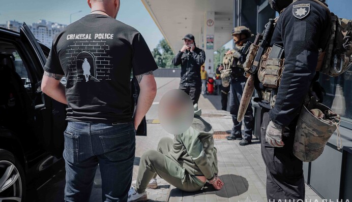 У Львові військовий з ножем напав на охоронця супермаркету, його затримали