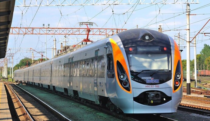 Спрос на популярные направления в августе в 5–8 раз превышает количество мест - УЗ