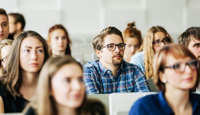 Студенти до 22 років зможуть виїжджати за кордон: нардепка пояснила мету ініціативи