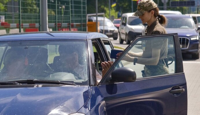 Близько 650 тис. чоловіків призовного віку втекли з України — The Telegraph