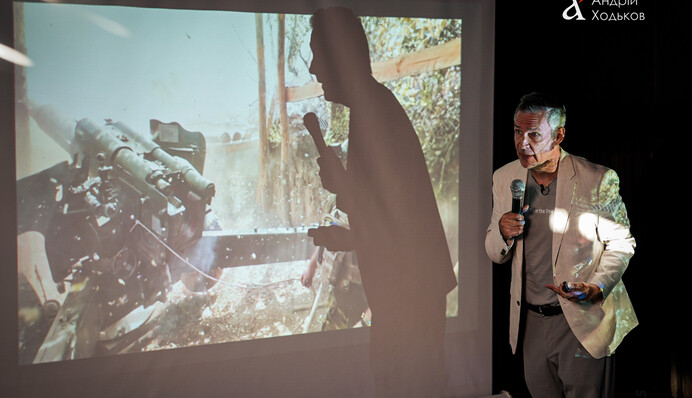 У Києві презентували фотокнигу про війну від номінанта на премію Пулітцера Марка Невілла: фоторепортаж