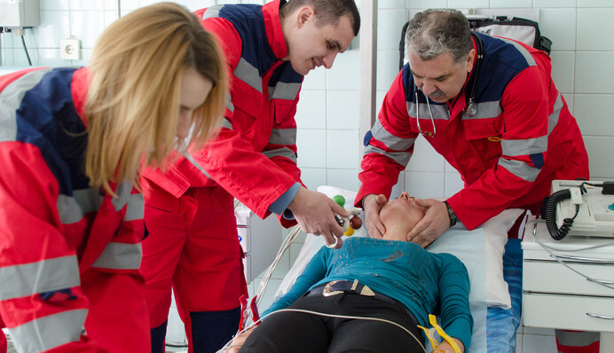 Уряд збільшує зарплати медпрацівникам у зонах бойових дій - Ляшко