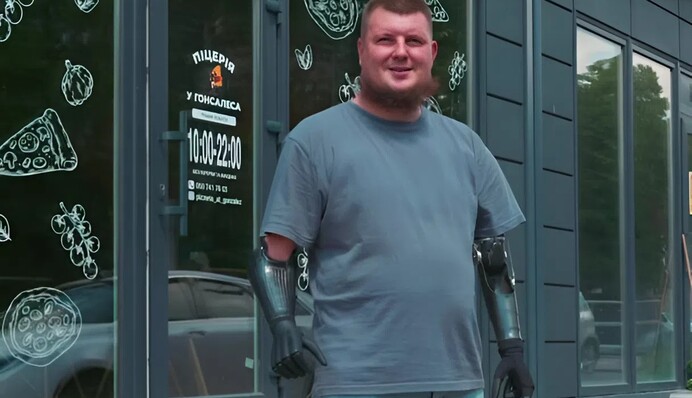 Колишній військовослужбовець після ампутації відкрив піцерію