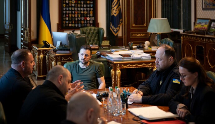 Зеленський доручив змінити план зовнішньополітичної роботи України: деталі