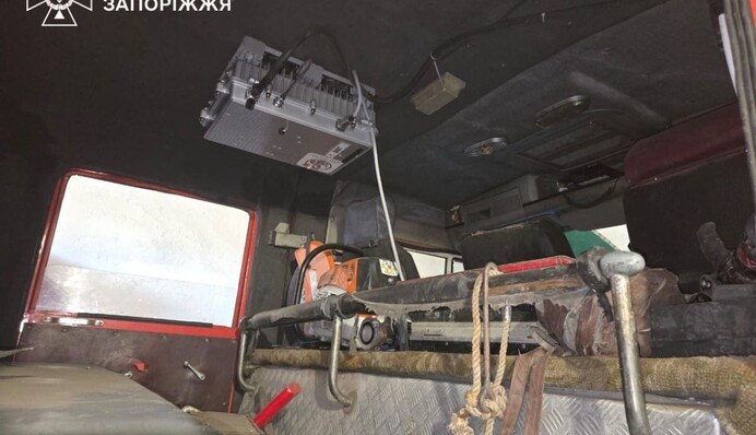 На Запоріжжі рятувальники потрапили під російський обстріл, коли гасили пожежу