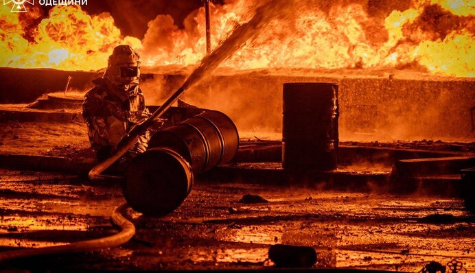 Атака на Одещину: спалахнула масштабна пожежа на обʼєкті ПЕК – ОВА