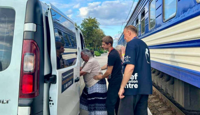 Укрзалізниця за добу евакуювала з Донеччини 66 людей