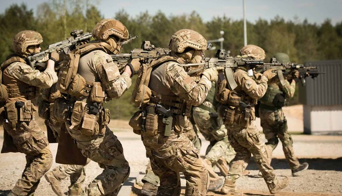 Операторы ССО уничтожили большинство врагов во время зачистки на фронте