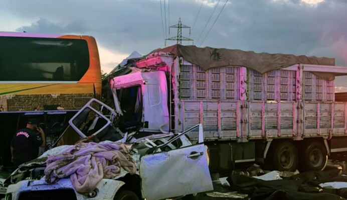 Внаслідок аварії пасажирського автобусу в Туреччині троє загиблих та 20 постраждалих