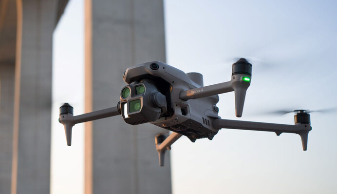 Уничтожают цели на небе и земле: ГУР показало работу боевых дронов