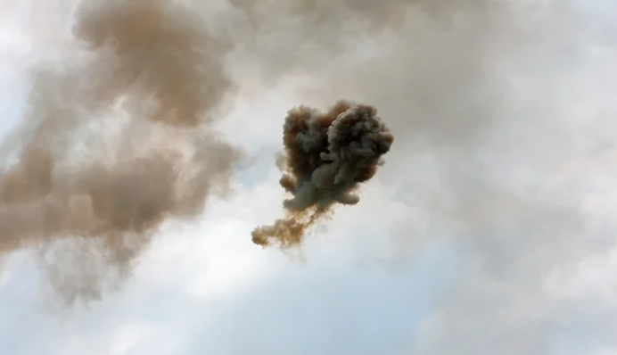 Вибухи в Криму: супутники фіксують пожежу на території військової частини