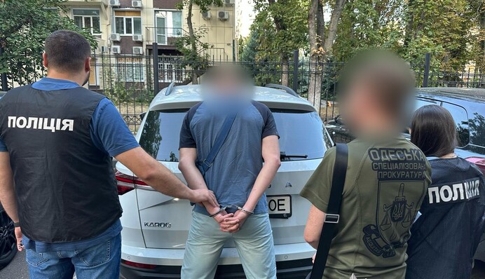 На Одещині офіцер ТЦК обіцяв вивезти з військової частини військовослужбовця за 10 тисяч доларів