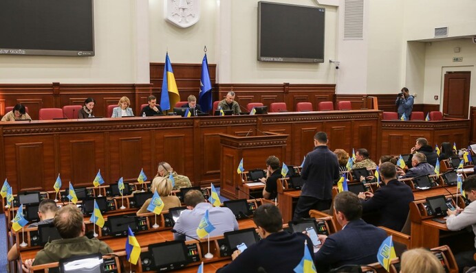 Рада перерозподілила 8 мільярдів із бюджету Києва: під загрозою зарплати вчителям, медикам і допомога ЗСУ