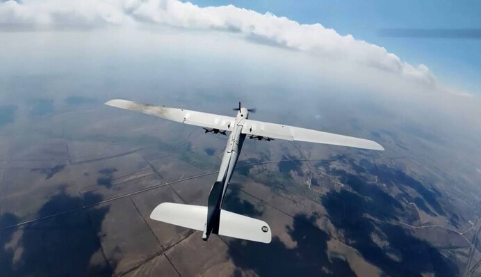На фронте заметили «Орлан»-носитель с подвешенными FPV-дронами