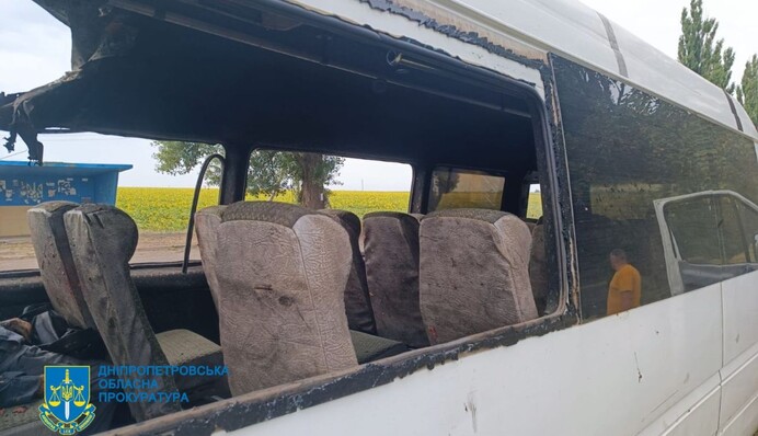Окупанти атакували мікроавтобус на Дніпропетровщині: є загиблий та постраждалі