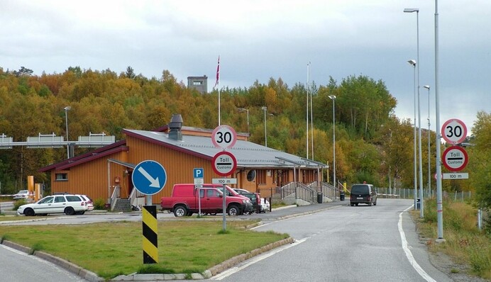 Російський солдат переліз через паркан на кордоні РФ з Норвегією й попросив про притулок — ЗМІ