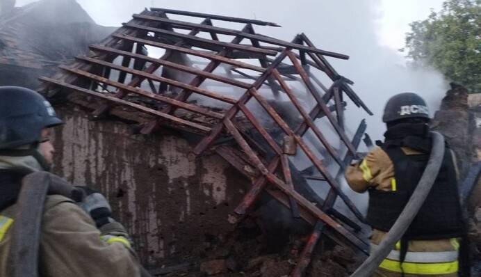 Россияне ударили по Днепропетровщине: вспыхнули пожары, есть погибшая