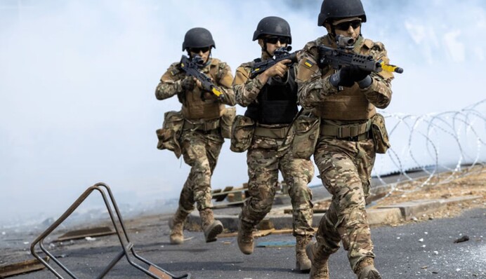 Британия продолжит обучать украинских военных до конца 2026 года — Bloomberg