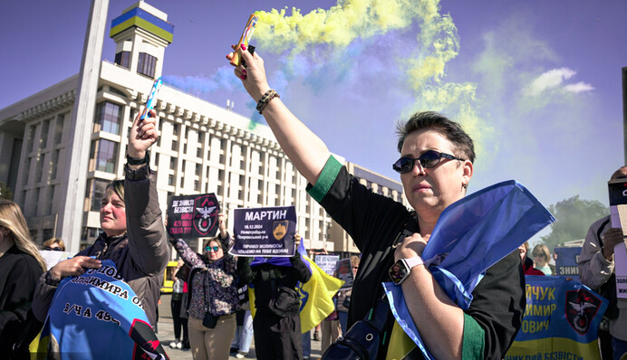 Президент, услышьте нас: в Киеве прошла акция семей военнопленных и пропавших без вести