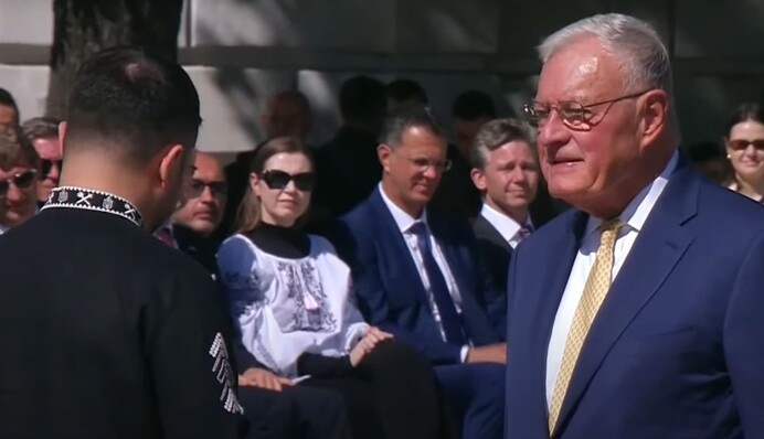 Зеленський нагородив Кіта Келлога орденом 