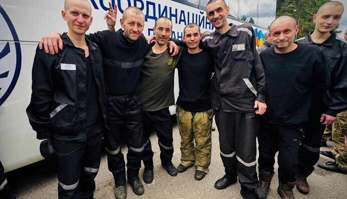 Україна звільнила з полону ексмера Херсона Володимира Миколаєнка та журналіста Дмитра Хилюка