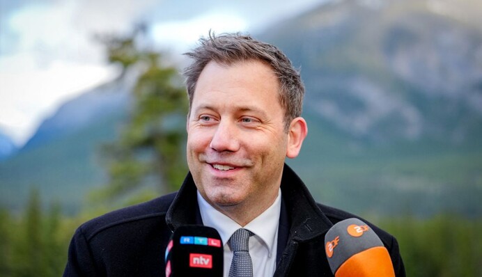 До Києва прибув віцеканцлер і федеральний міністр фінансів ФРН Ларс Клінґбайль