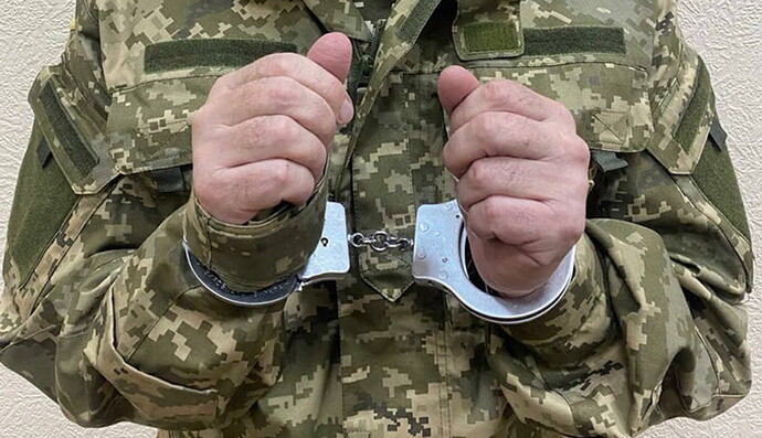 В больнице в Донецкой области пьяный военный избил и порезал больных из своей палаты