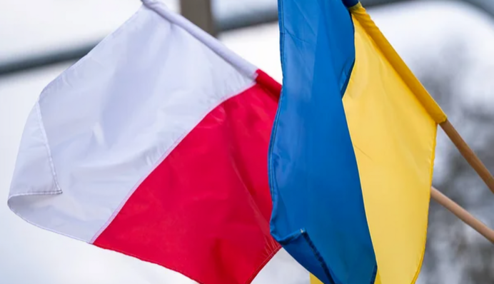 Київ відреагував на ініціативу президента Польщі щодо заборони червоно-чорної символіки