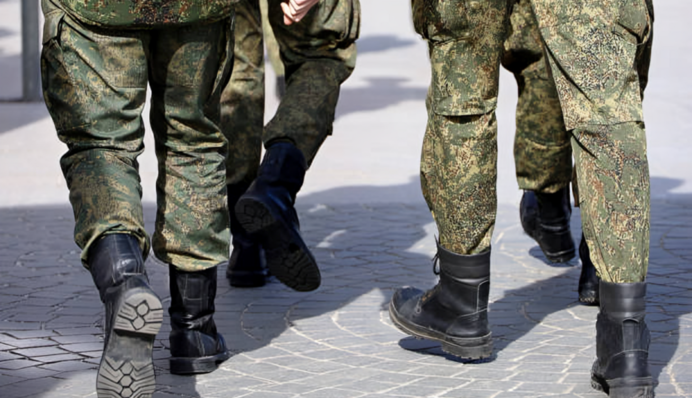 Російські офіцери привласнили сотні мільйонів рублів через 