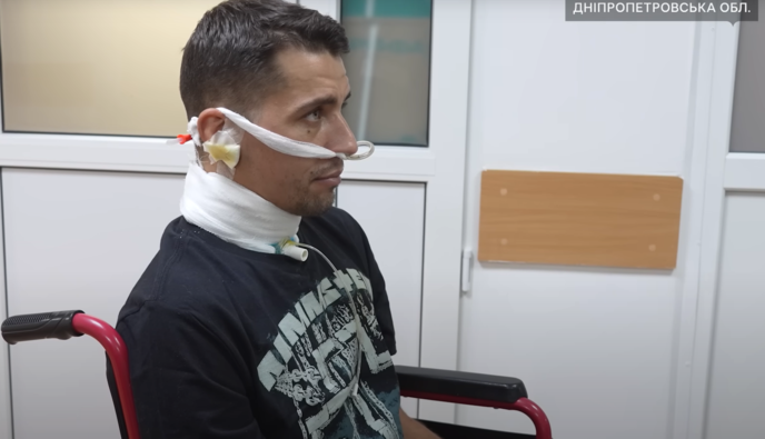 Вижив із перерізаним горлом: історія українського військового, який 5 діб повз до своїх