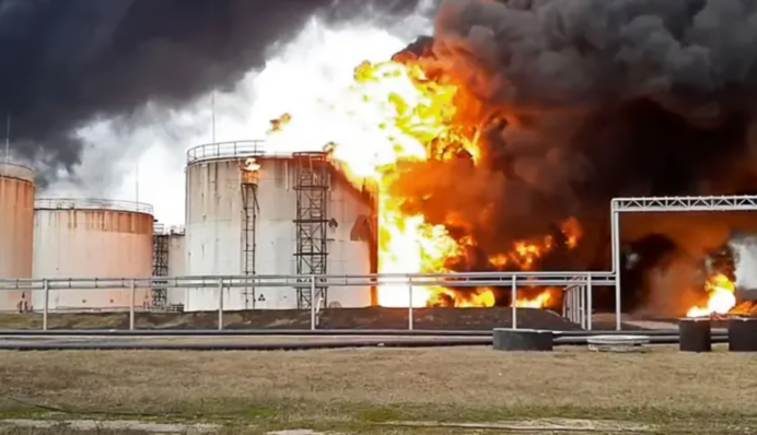 Украина наращивает удары дронами по НПЗ РФ – выведено из строя 17% мощностей