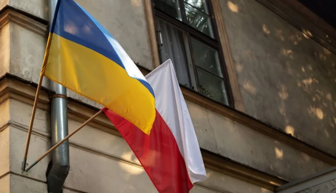 Украинцы за 3 года увеличили доходы бюджета Польши более чем на $29 млрд