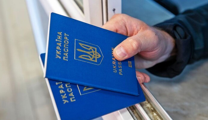 Нові правила виїзду: адвокат розповів, що потрібно знати чоловікам 18-22 років