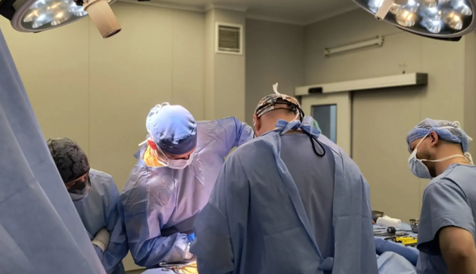 2 операции и 18 часов наркоза, чтобы иметь шанс ходить: врачи выровняли позвоночник ребенка на 85%