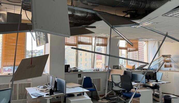 Масований російський удар по Києву пошкодив будівлю місії ЄС