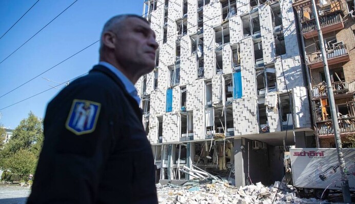 Будинки, заклади освіти та торгівельний центр: Кличко про наслідки атаки на столицю