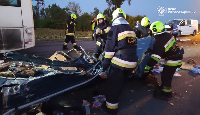 У Кіровоградській області внаслідок масштабного ДТП загинуло 6 людей, серед них — дитина