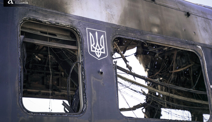 Мав прямувати до Харкова: фото Інтерсіті, пошкодженого через атаку РФ