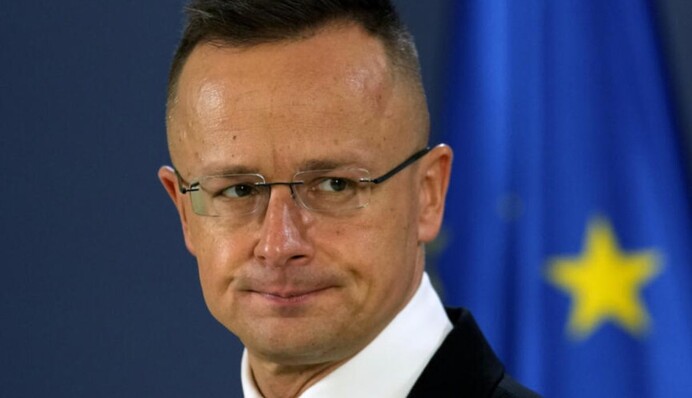 Угорщина заборонила в’їзд командиру ЗСУ через атаку на нафтопровід 