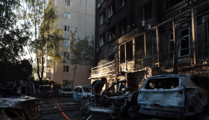Атака РФ на Київ забрала життя 21 людини: рятувальні роботи тривають