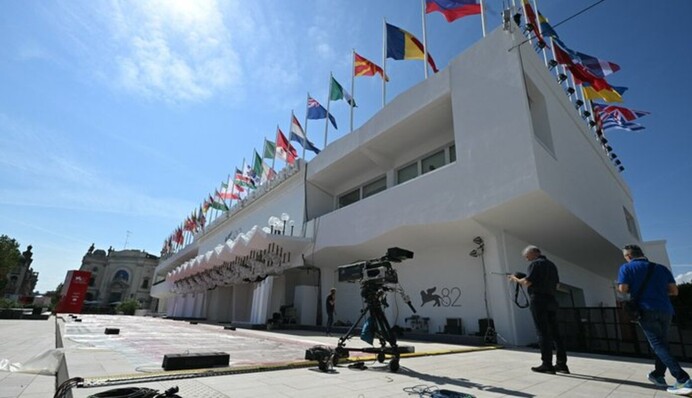 МИД и Минкульт Украины: российский флаг на кинофестивале в Венеции – поддержка террора РФ