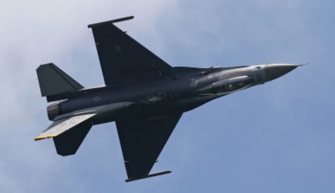 Польща призупинила польоти F-16 після аварії на репетиції авіашоу
