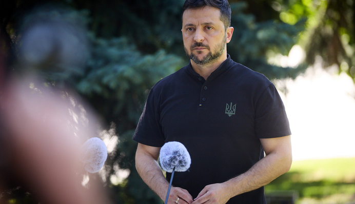 Зеленский объяснил, зачем мужчинам 18-22 лет разрешили выезд за границу