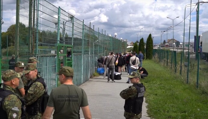 Польща видворила з країни 15 громадян України