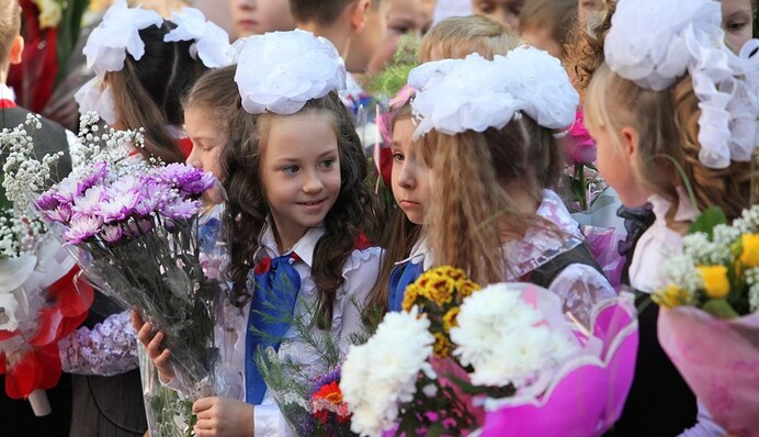 Лубинец призвал родителей воздержаться от публикации фото детей в соцсетях