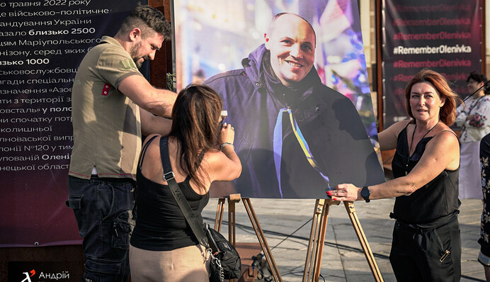 У Києві триває символічне прощання з Андрієм Парубієм – фоторепортаж