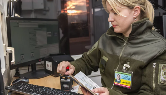 Кабмин внес изменения в правила пересечения границы депутатками местных советов