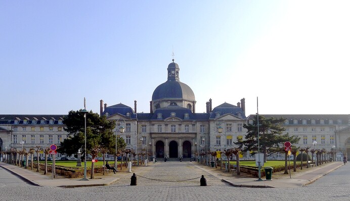 У Франції закликали медичні установи готуватися до великої війни в Європі